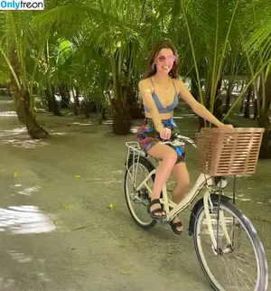 Anna Kendrick / AnnaKendrick47 nude photo #0332