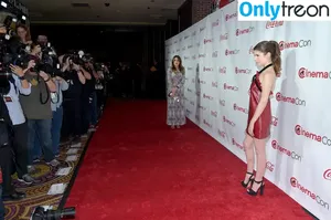 Anna Kendrick / AnnaKendrick47 nude photo #1265