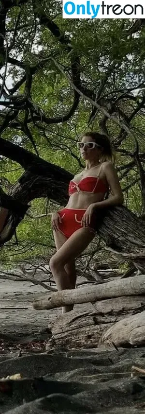 Anna Kendrick / AnnaKendrick47 nude photo #2136