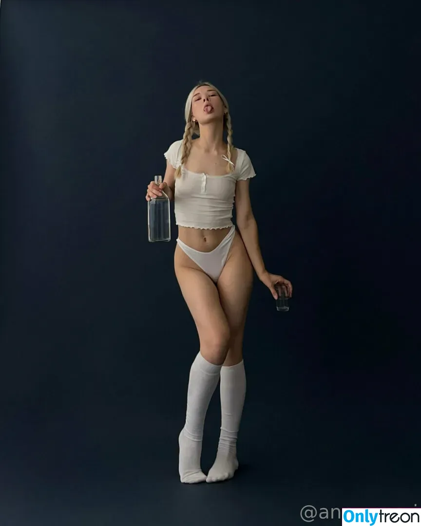 anna.ocori nude photo #0009 (anna.ocori)