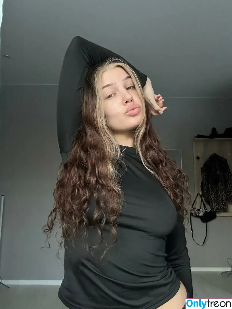anna_six nude photo #0006 (anna_six_)