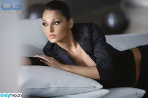 Anna Tatangelo / annatatangeloofficial nude photo #0072