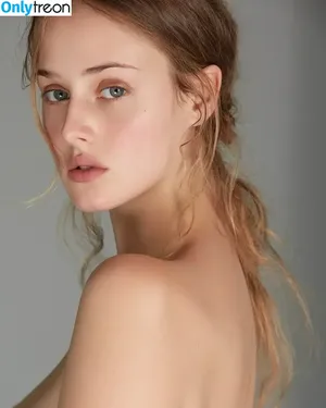 Anna Van Patten / anna.vanpatten nude photo #0006