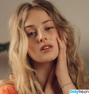 Anna Van Patten / anna.vanpatten nude photo #0007
