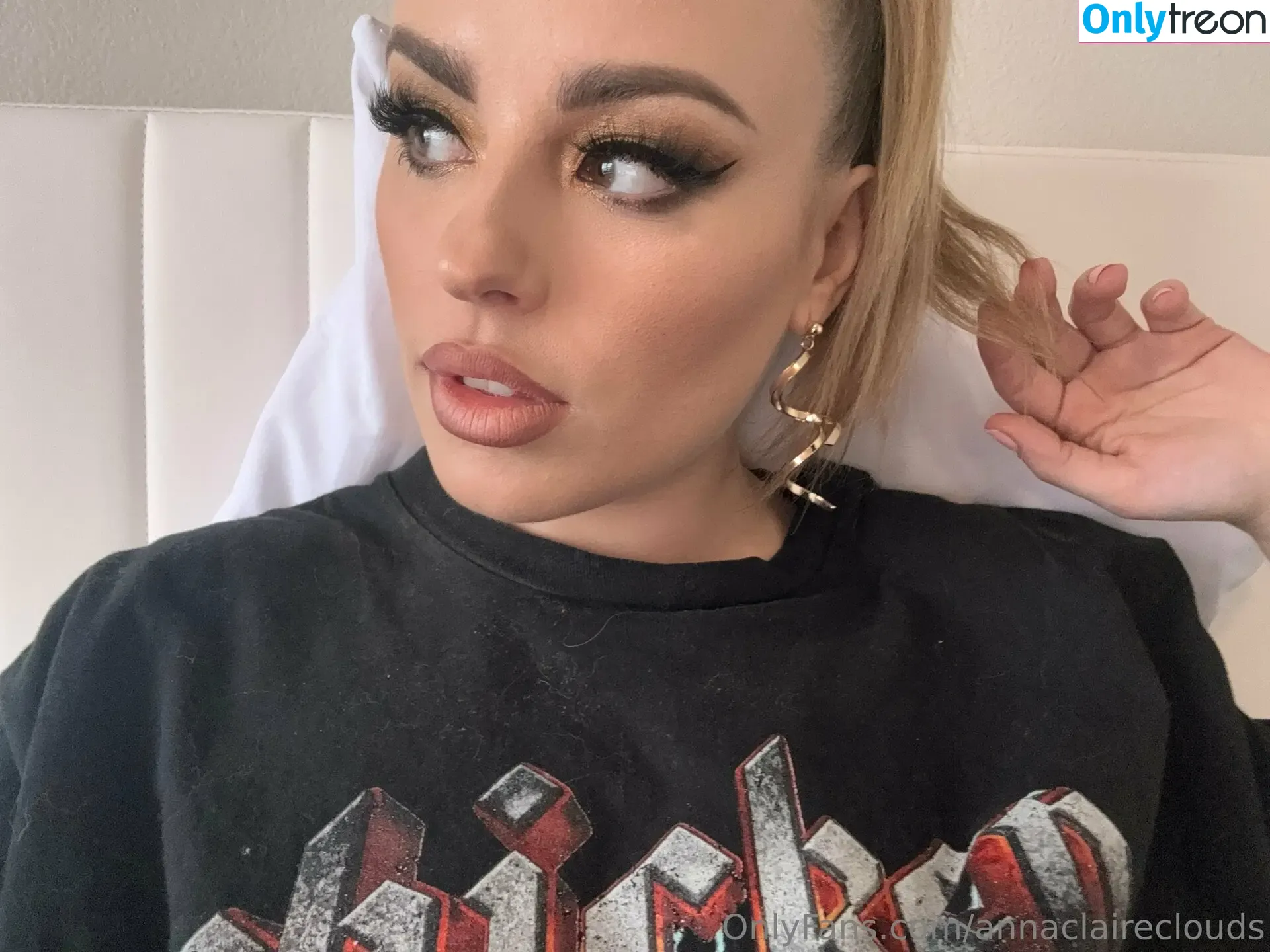 annaclaireclouds nude photo #0267 (annaclairecloudstv)