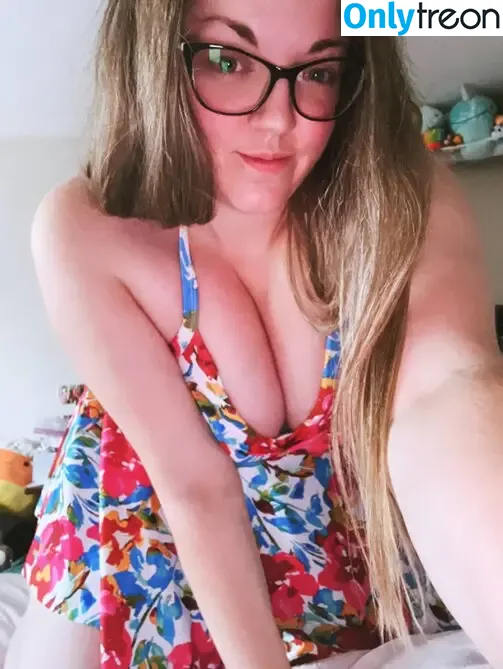 annamt1992 nude photo #0019 (annamt1992)
