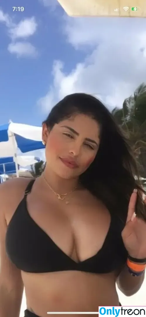 Annarondonn nude photo #0011 (Annarondonn)