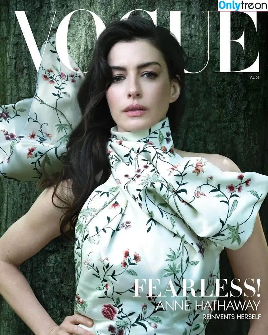 Anne Hathaway nude photo #2484 (ahathawaynews / annehathaway / heatherannie)
