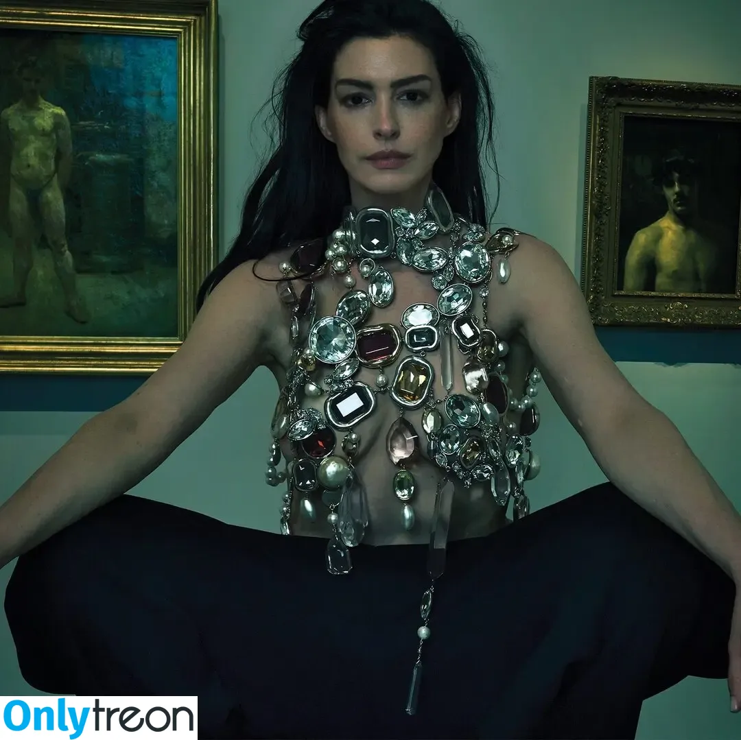 Anne Hathaway nude photo #2485 (ahathawaynews / annehathaway / heatherannie)