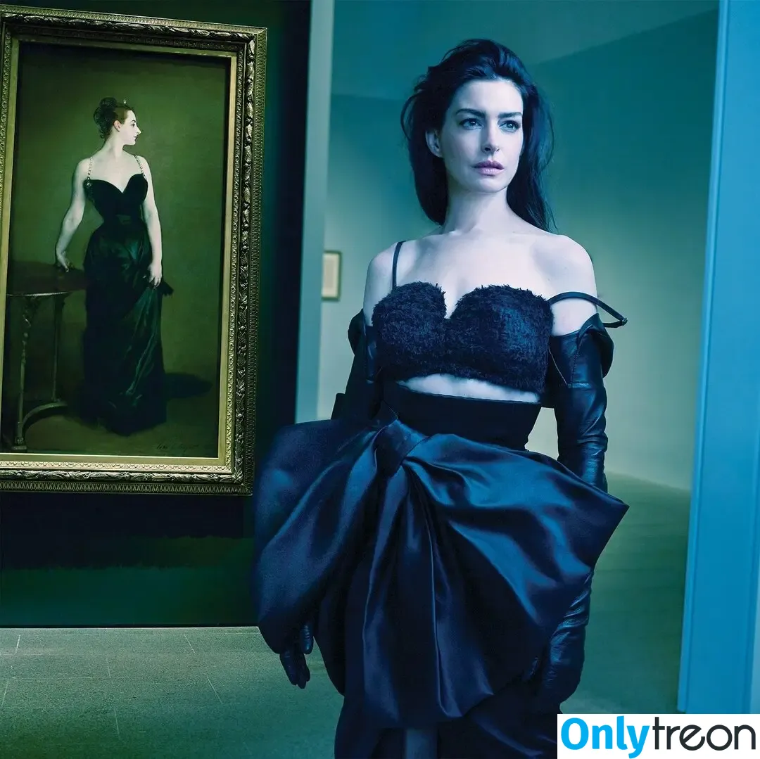 Anne Hathaway nude photo #2486 (ahathawaynews / annehathaway / heatherannie)