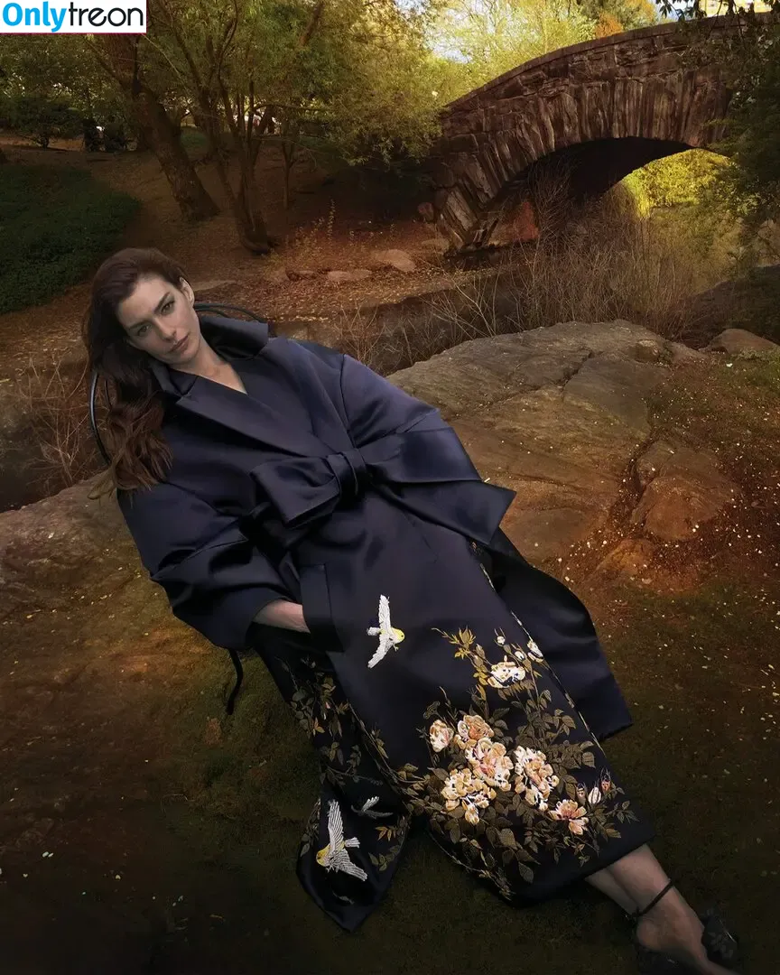 Anne Hathaway nude photo #2492 (ahathawaynews / annehathaway / heatherannie)