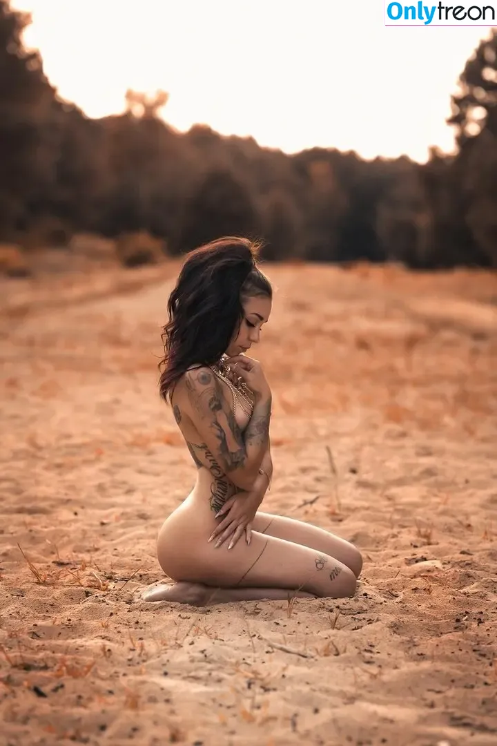 Anne Samanta Schubert nude photo #0010 (annesamanta / annesamantaa / samimain)