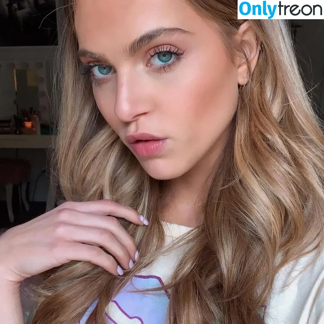 Anne Winters nude photo #0020 (anna_winters / annewinters)