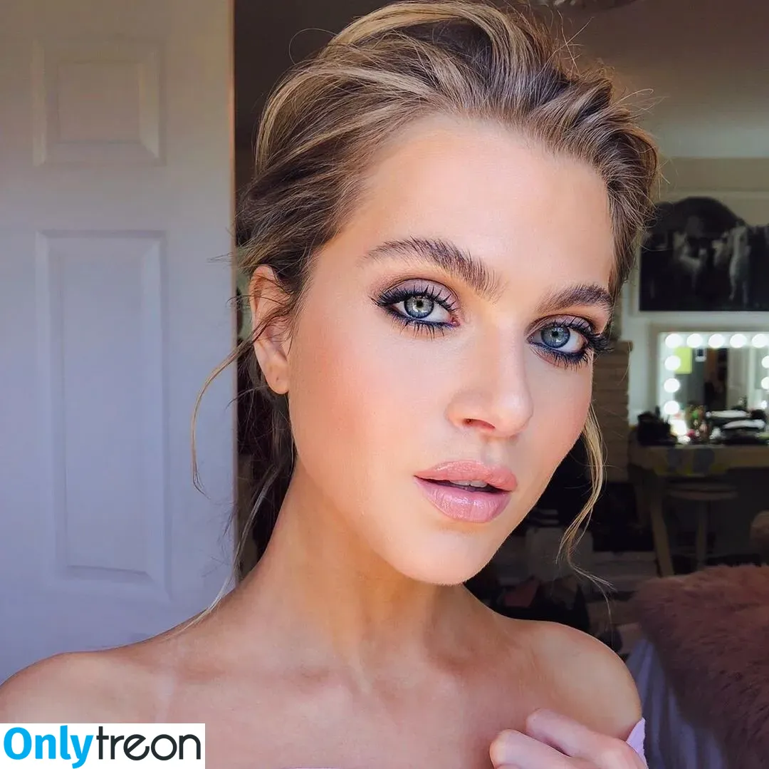 Anne Winters nude photo #0045 (anna_winters / annewinters)