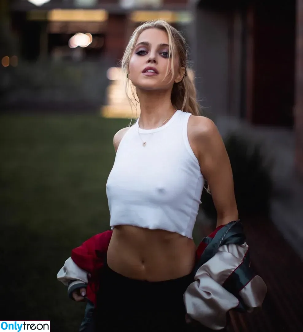 Anne Winters nude photo #0203 (anna_winters / annewinters)