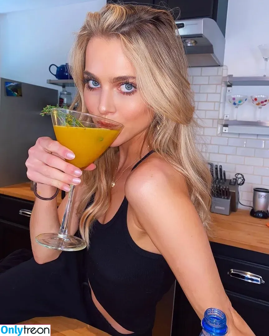Anne Winters nude photo #0209 (anna_winters / annewinters)