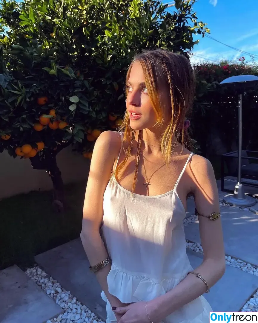 Anne Winters nude photo #0378 (anna_winters / annewinters)