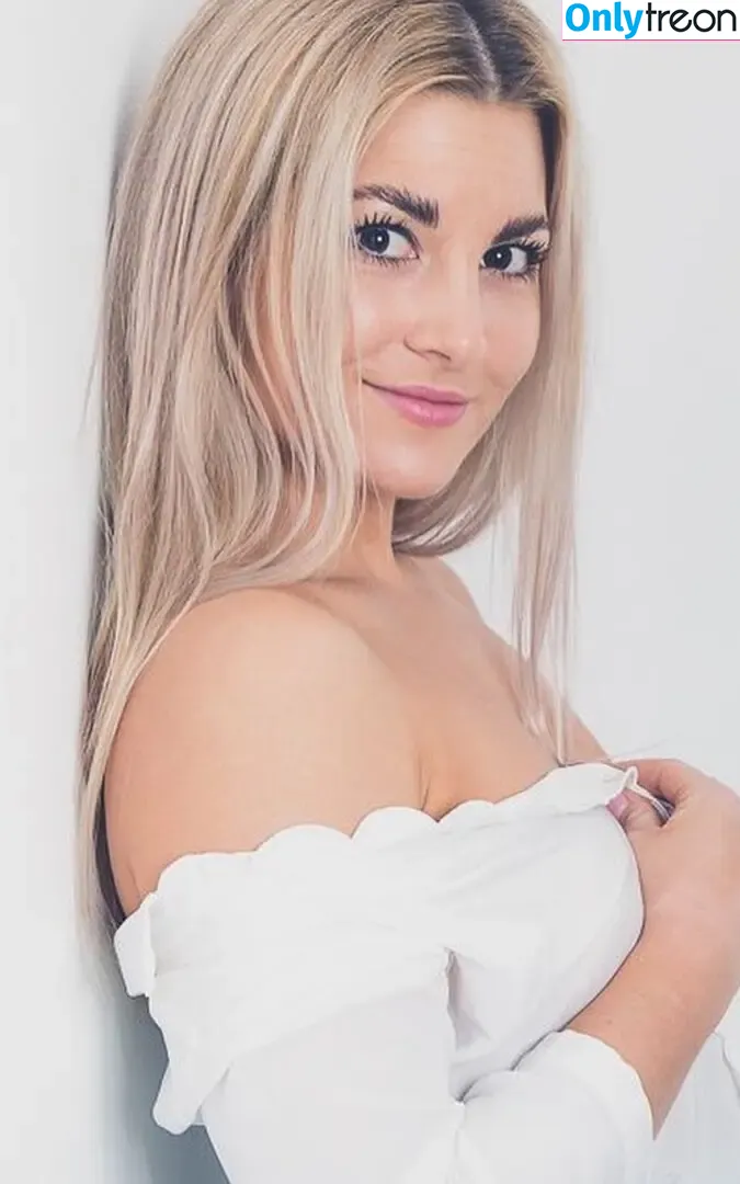 Annekastrotmann nude photo #0033 (Annekastrotmann)