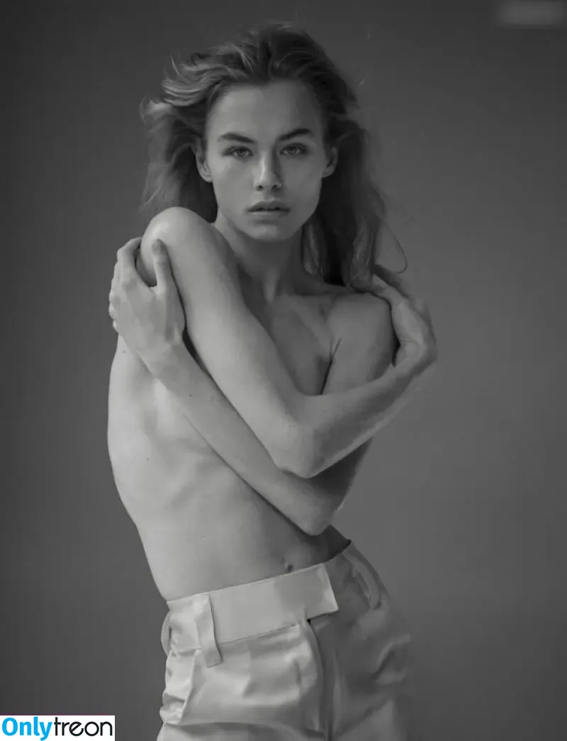 AnneKee Molenaar nude photo #0012 (annekeemolenaar)