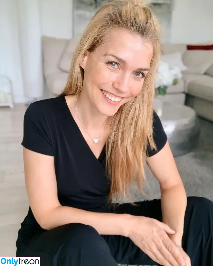 Annett Möller nude photo #0099 (annett.moeller / annettmoeller)