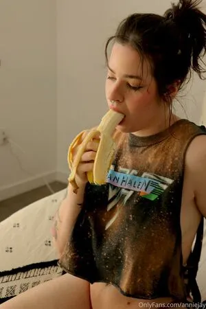 Annie Jay / anniejay / anniejaylin / anniejaytweets nude photo #0014