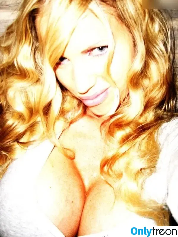 Annina Ucatis nude photo #0002 (Annina semmelhaack / annina_uca)