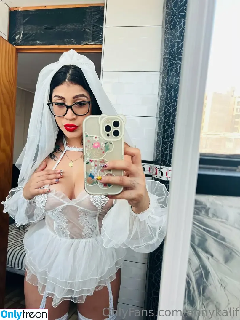 annykalif nude photo #0297 (annakalifa)