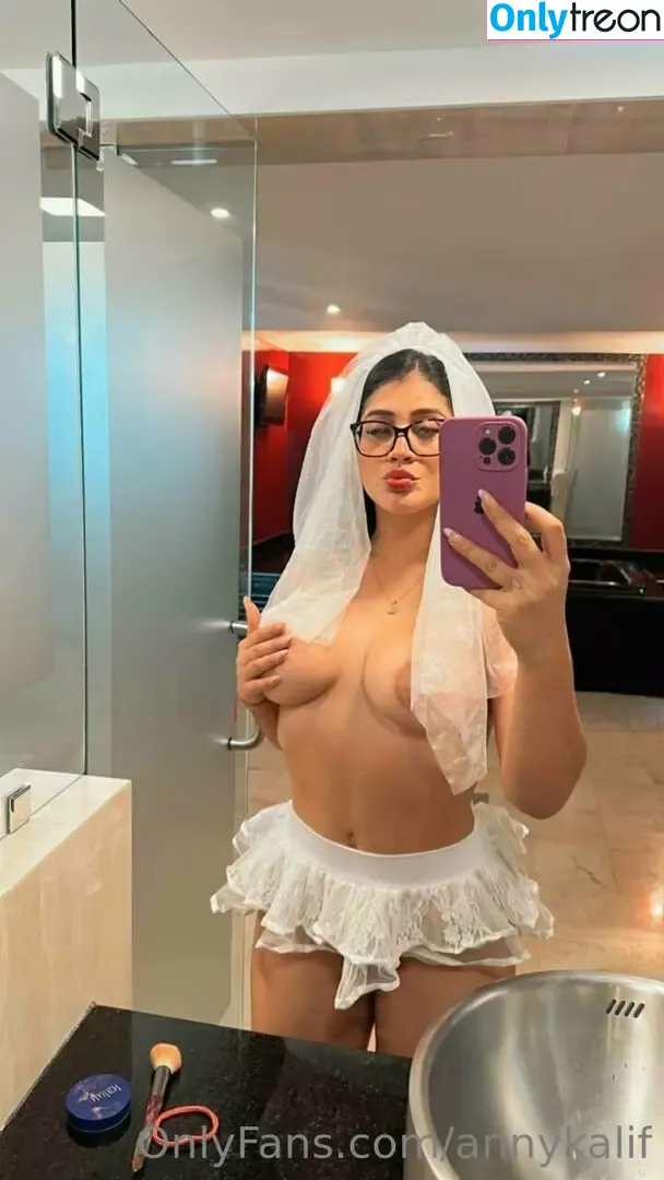 annykalif nude photo #0306 (annakalifa)
