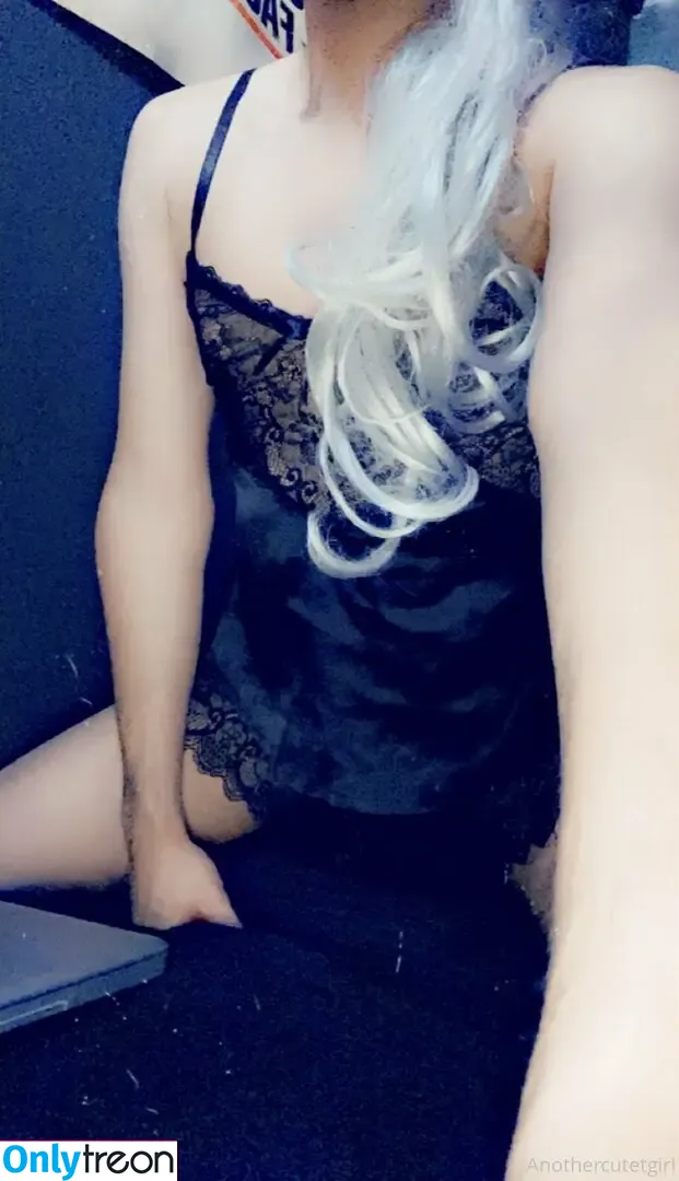 anothercutetgirl nude photo #0004 (thacutegeminme)