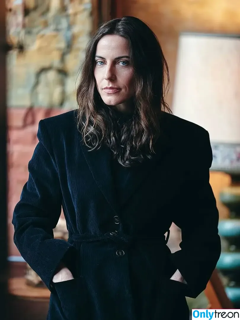 Antje Traue nude photo #0018 (antjetraueofficial)