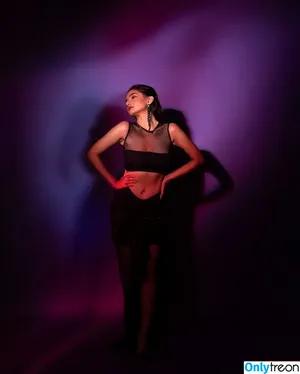 Anushka Sen / anushkasen0408 nude photo #0002