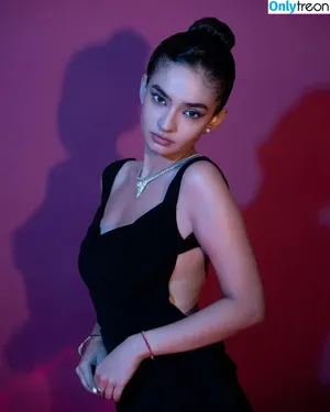 Anushka Sen / anushkasen0408 nude photo #0005