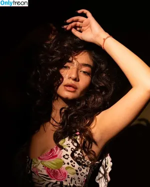 Anushka Sen / anushkasen0408 nude photo #0009