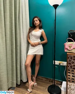 Anushka Sen / anushkasen0408 nude photo #0013