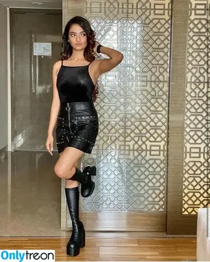 Anushka Sen / anushkasen0408 nude photo #0155