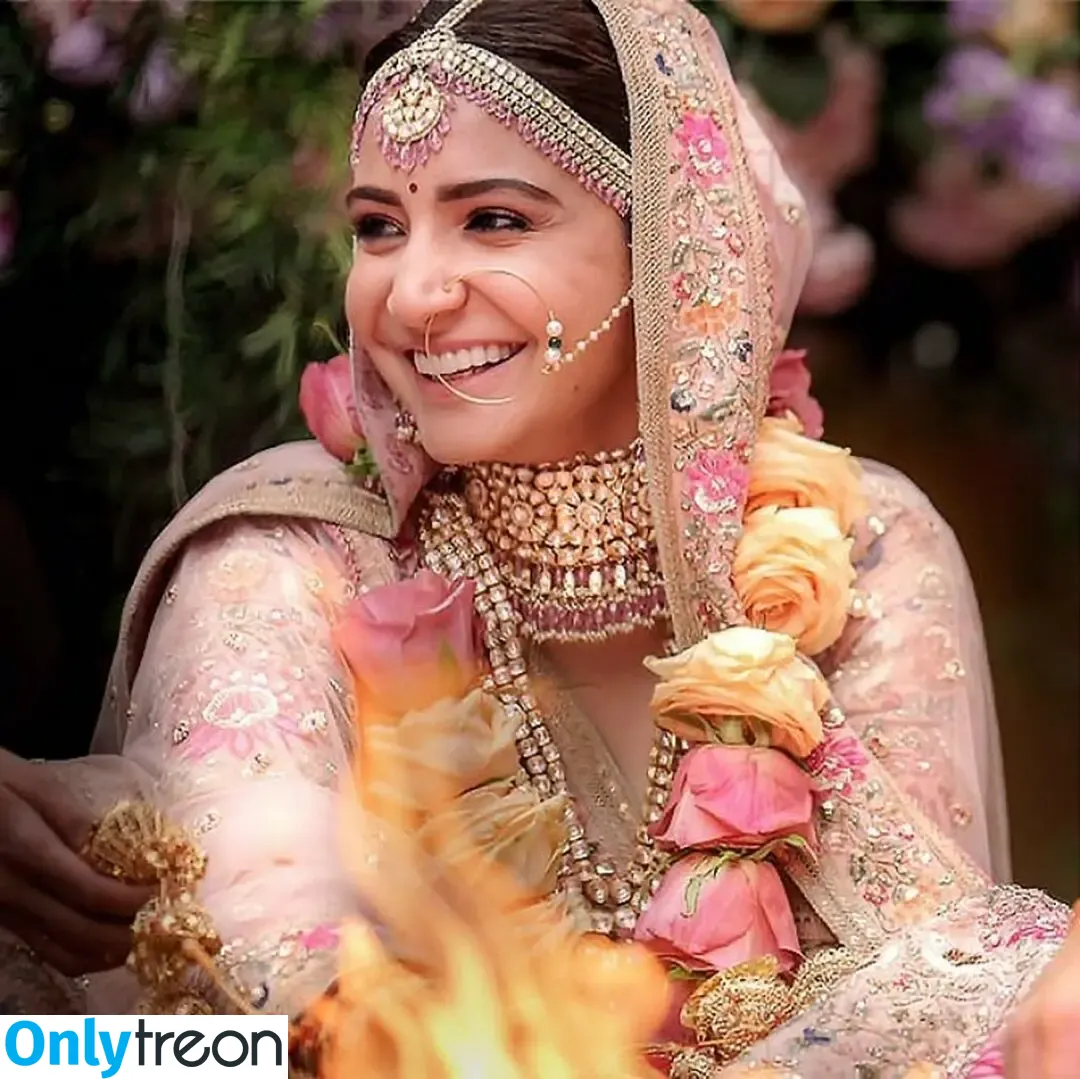 Anushka Sharma nude photo #0105 (anushkasharma)