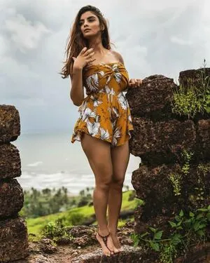 Anveshi Jain / anveshi25 / anveshijain nude photo #0217