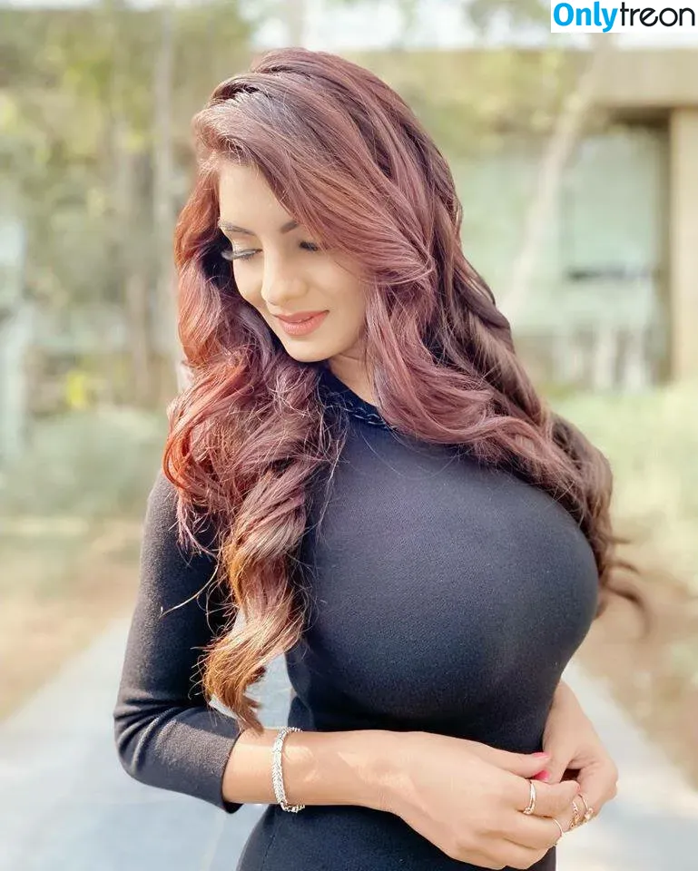 Anveshi Jain nude photo #0127 (anveshi25 / anveshijain)