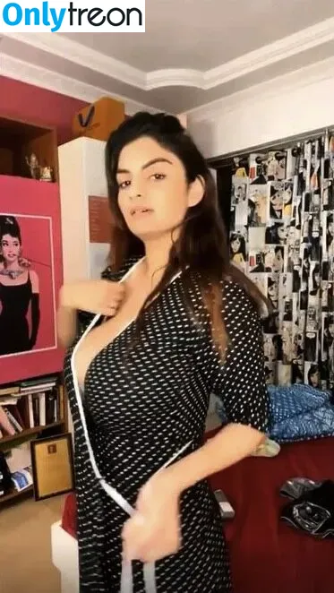Anveshi Jain nude photo #0201 (anveshi25 / anveshijain)