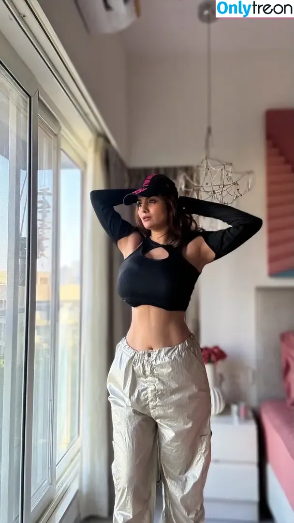 Anveshi Jain nude photo #0704 (anveshi25 / anveshijain)