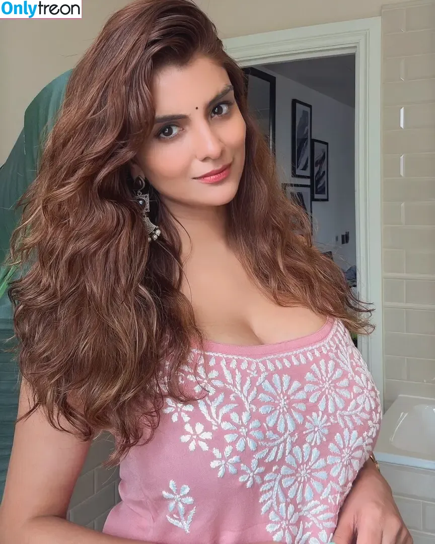 Anveshi Jain nude photo #0713 (anveshi25 / anveshijain)