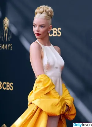Anya Taylor-Joy / Anya Taylor Joy / anyataylorjoy nude photo #0033