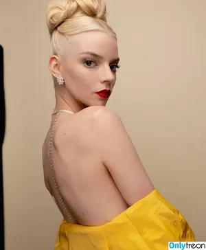 Anya Taylor-Joy / Anya Taylor Joy / anyataylorjoy nude photo #0040