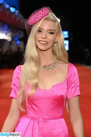 Anya Taylor-Joy / Anya Taylor Joy / anyataylorjoy nude photo #0094