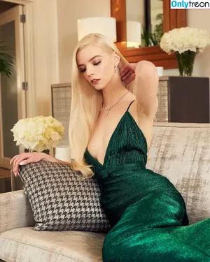 Anya Taylor-Joy / Anya Taylor Joy / anyataylorjoy nude photo #0105