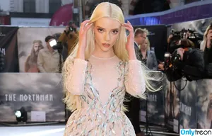 Anya Taylor-Joy / Anya Taylor Joy / anyataylorjoy nude photo #0138