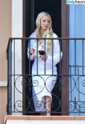 Anya Taylor-Joy / Anya Taylor Joy / anyataylorjoy nude photo #0165