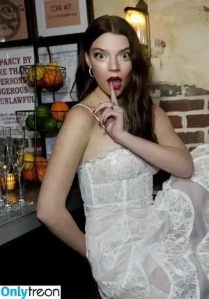 Anya Taylor-Joy / Anya Taylor Joy / anyataylorjoy nude photo #0329