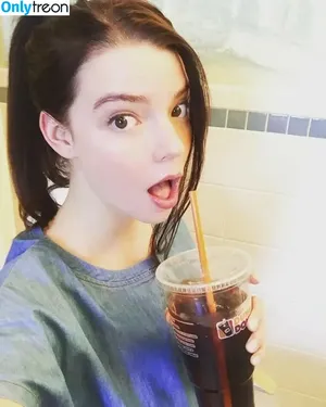 Anya Taylor-Joy / Anya Taylor Joy / anyataylorjoy nude photo #0367