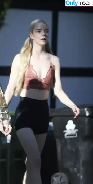 Anya Taylor-Joy / Anya Taylor Joy / anyataylorjoy nude photo #0464